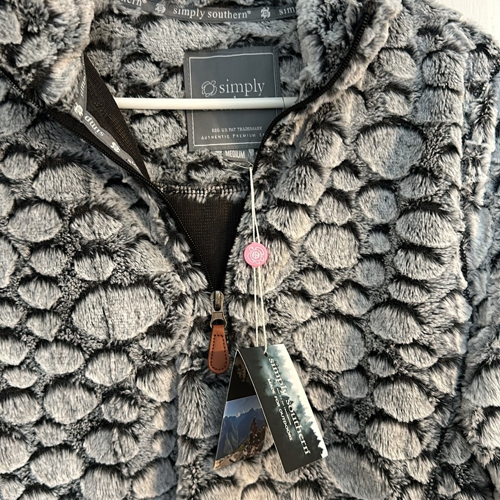 🆕 Simply Southern Girls Plush Pullover NWT Medium - Picture 4 of 4